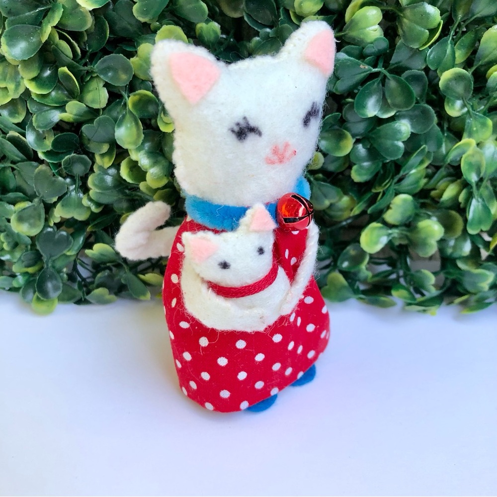 Felt Cat art doll with kitten Red Polka Dot Dress hand-sewn Mom Baby - Picture 9 of 9